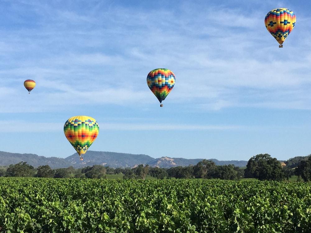Napa Valley Hotel & Suites Экстерьер фото