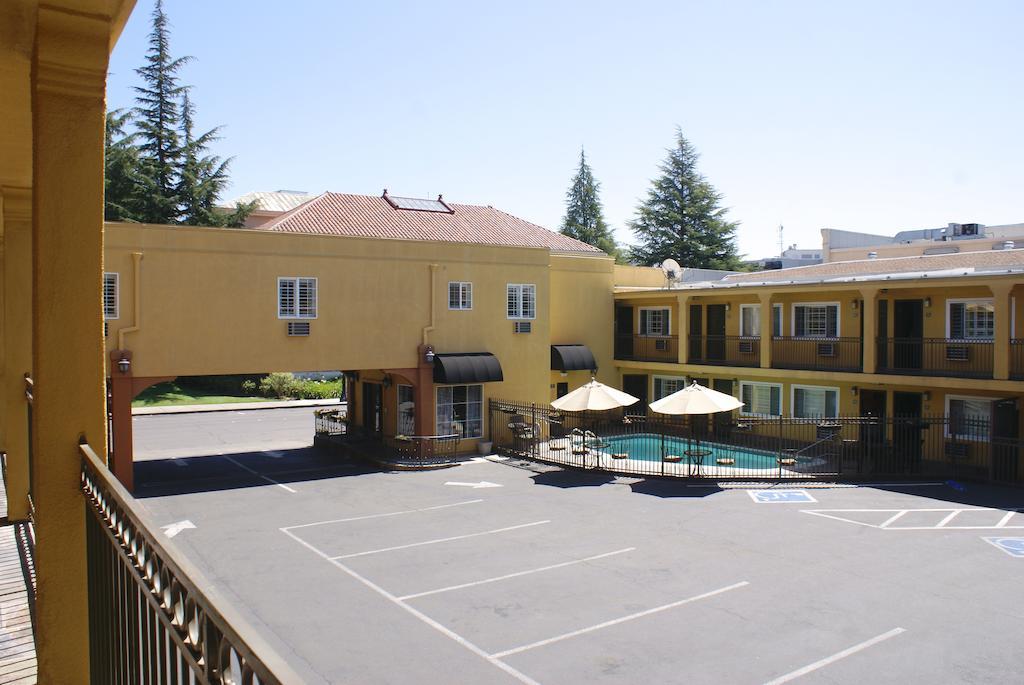 Napa Valley Hotel & Suites Экстерьер фото