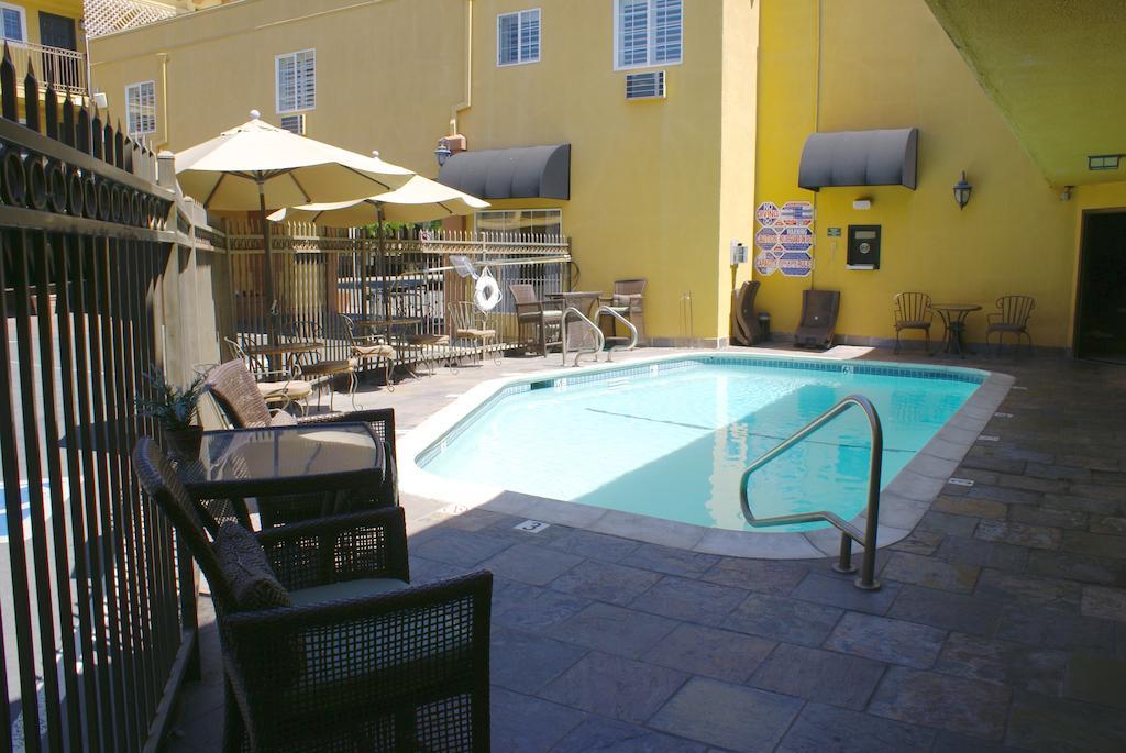 Napa Valley Hotel & Suites Экстерьер фото