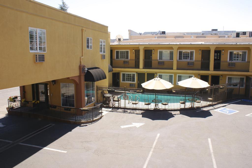 Napa Valley Hotel & Suites Экстерьер фото